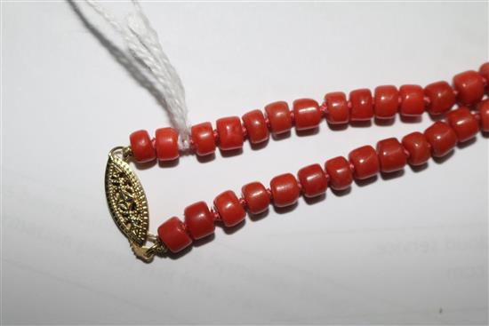 A single strand graduated coral bead necklace, 53cm.